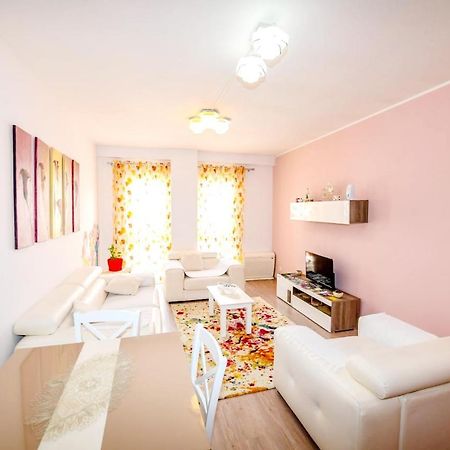Happy Stories' Apartment In City Centre Шкодер Екстер'єр фото