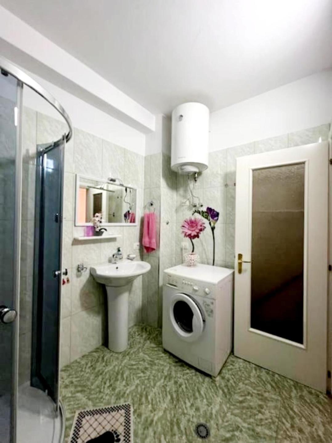 Happy Stories' Apartment In City Centre Шкодер Екстер'єр фото