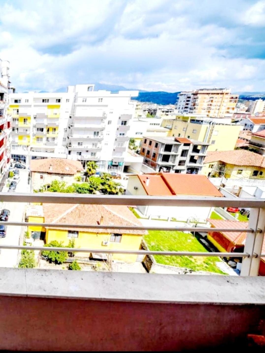 Happy Stories' Apartment In City Centre Шкодер Номер фото